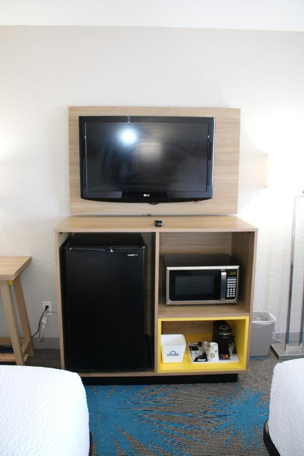 Days Inn By Wyndham Waco University Area エクステリア 写真
