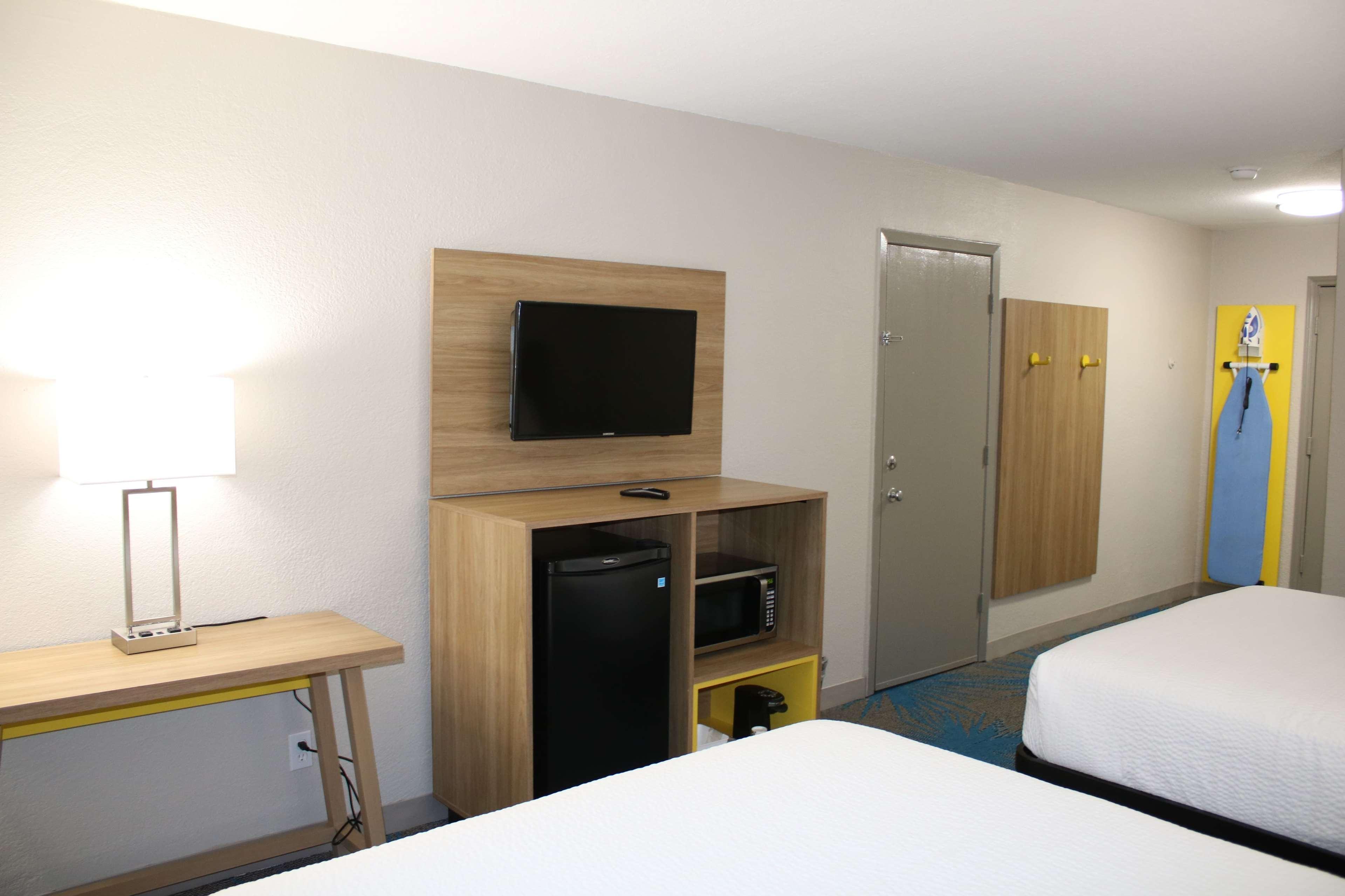 Days Inn By Wyndham Waco University Area エクステリア 写真