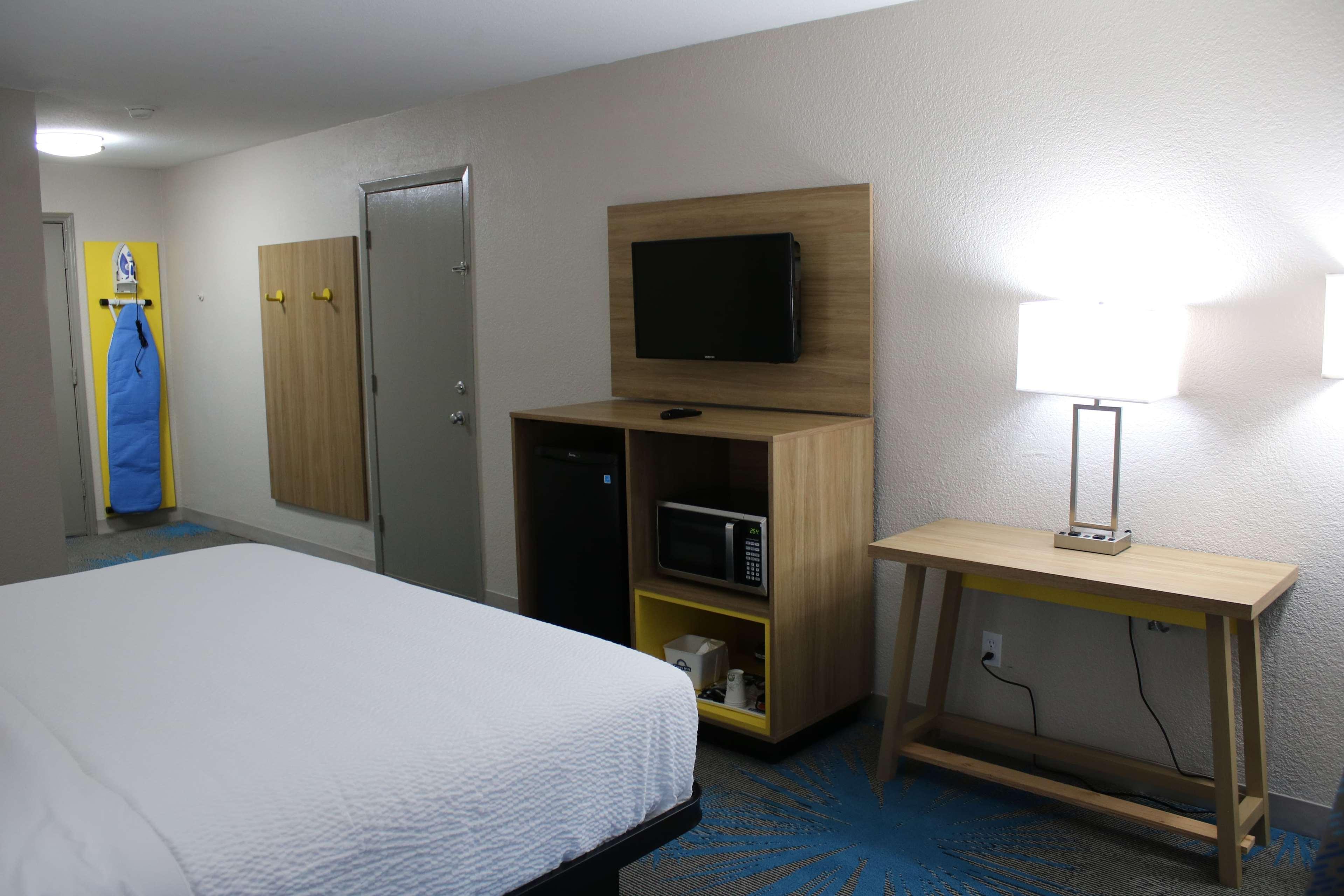 Days Inn By Wyndham Waco University Area エクステリア 写真