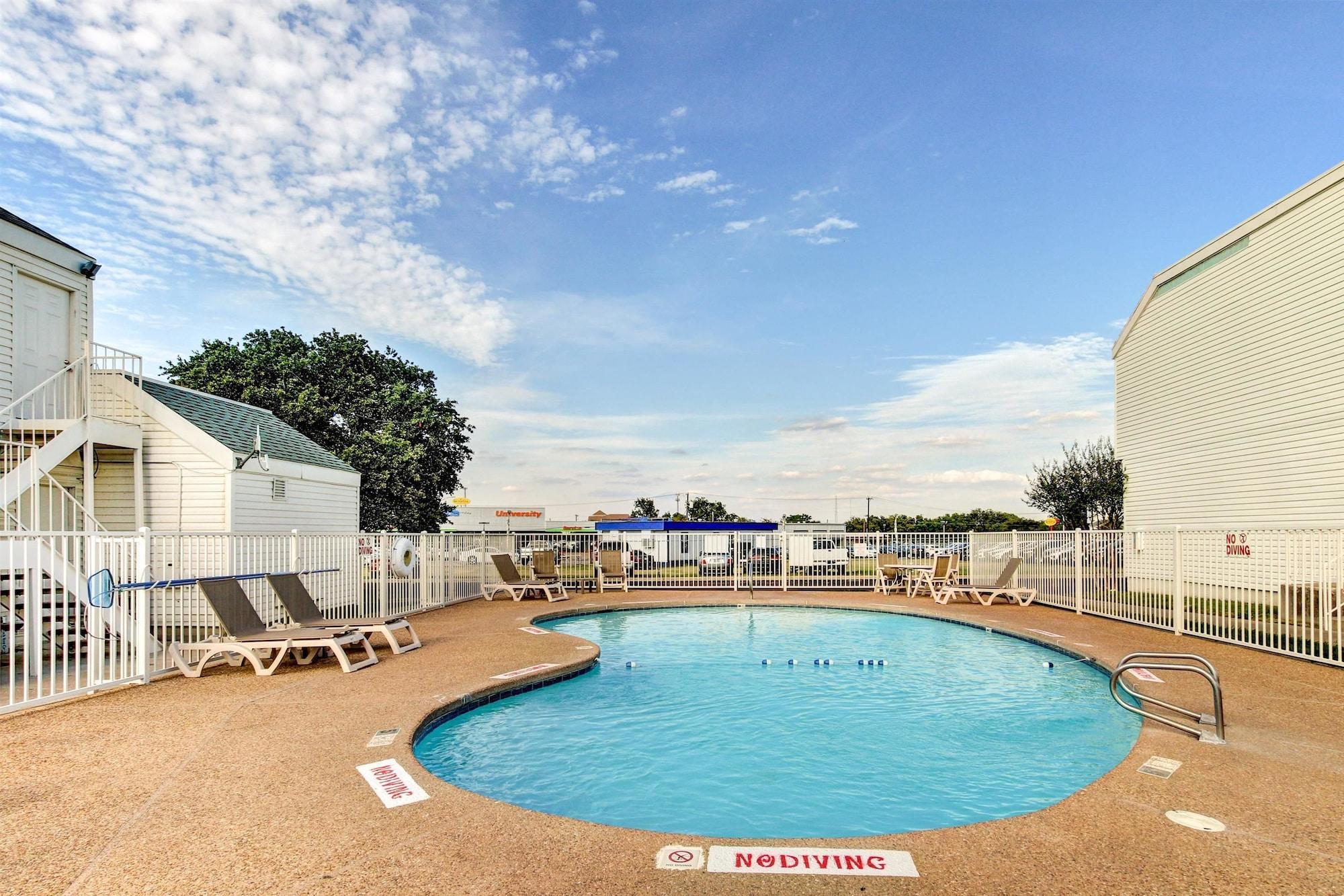Days Inn By Wyndham Waco University Area エクステリア 写真
