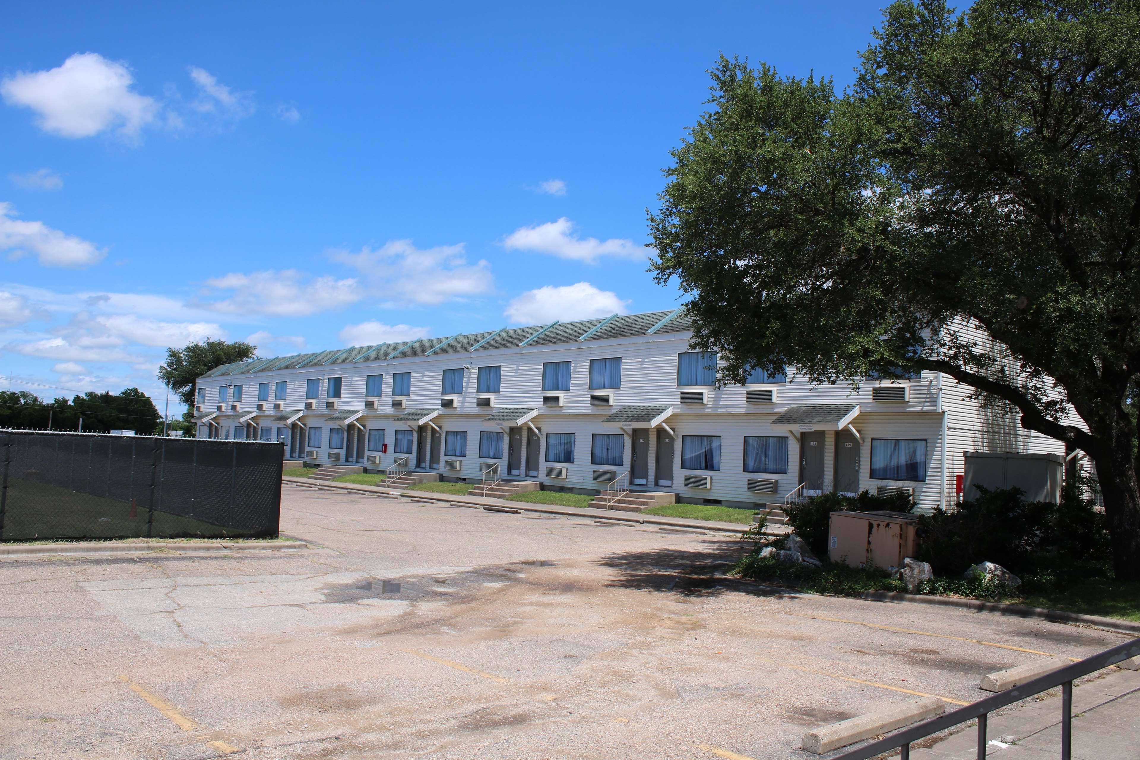 Days Inn By Wyndham Waco University Area エクステリア 写真