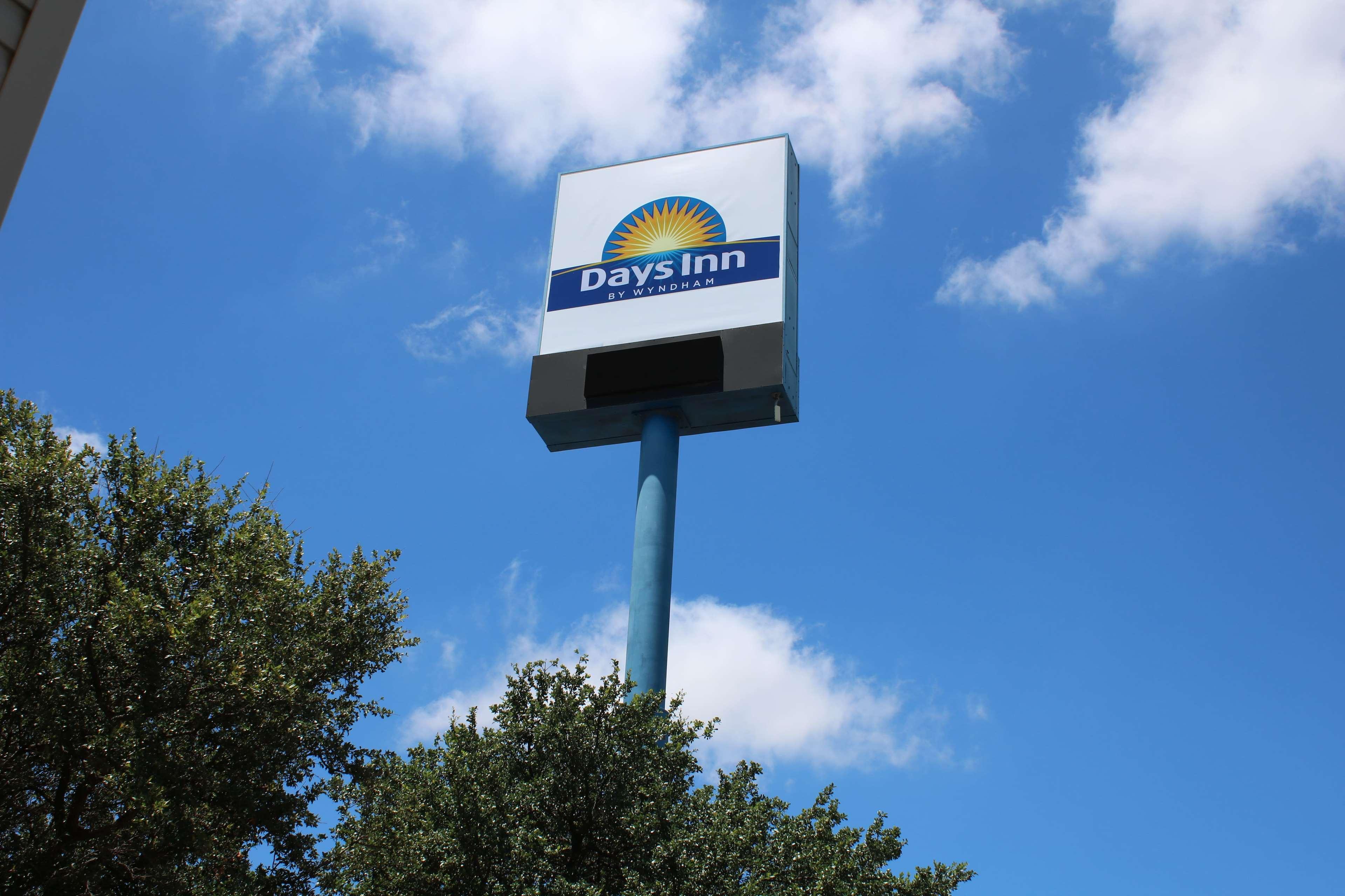 Days Inn By Wyndham Waco University Area エクステリア 写真