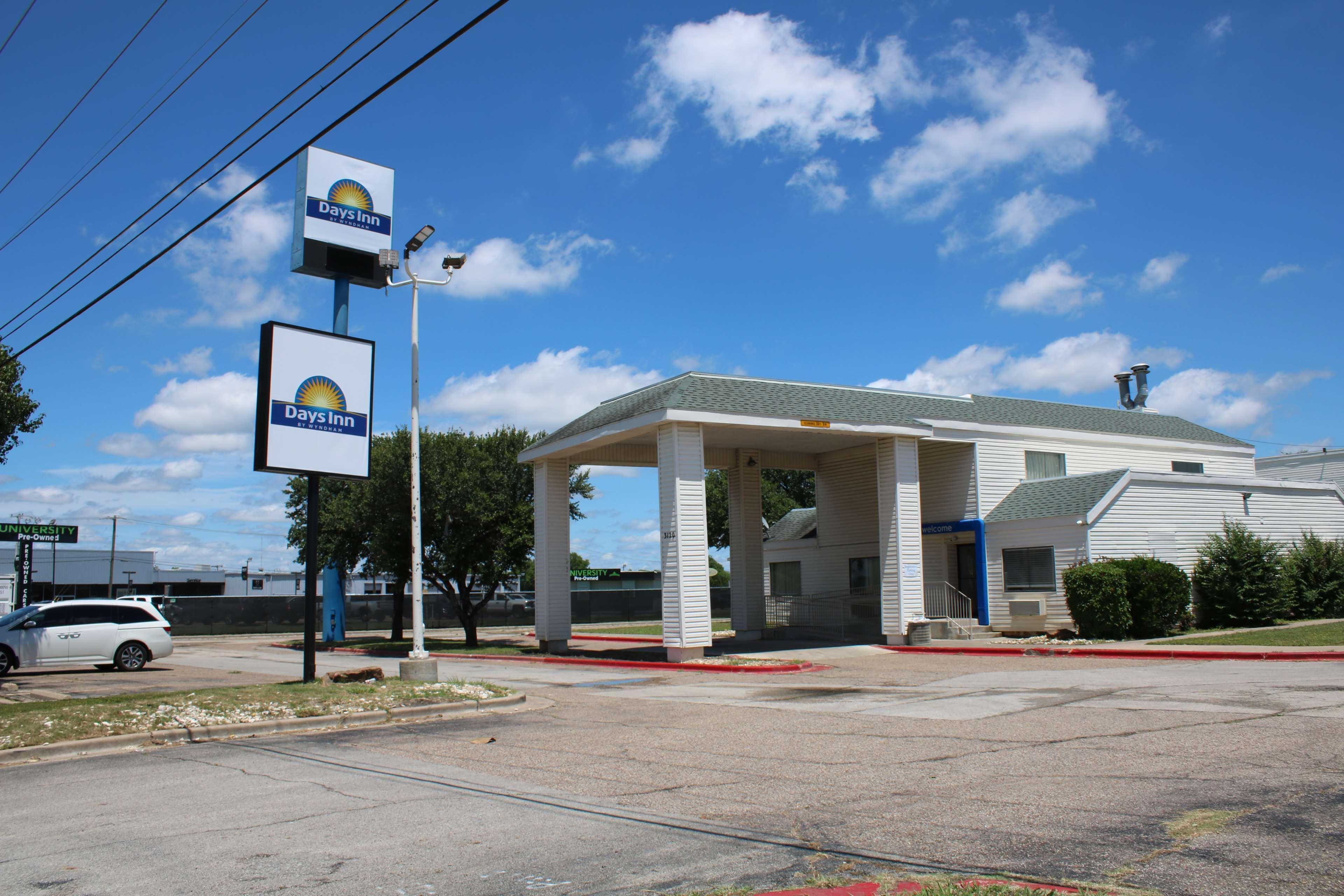 Days Inn By Wyndham Waco University Area エクステリア 写真
