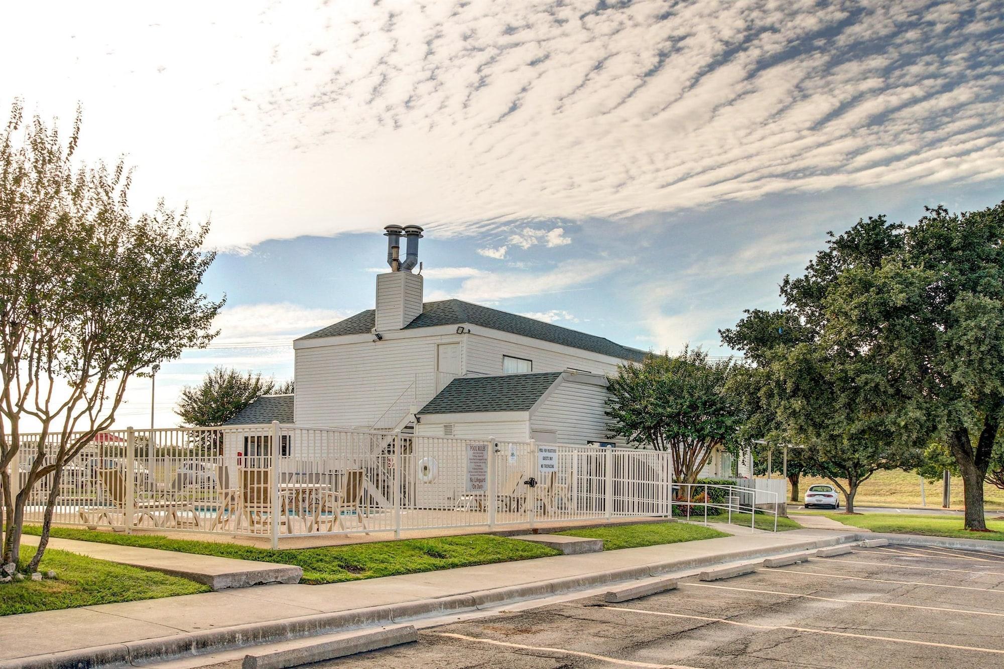 Days Inn By Wyndham Waco University Area エクステリア 写真