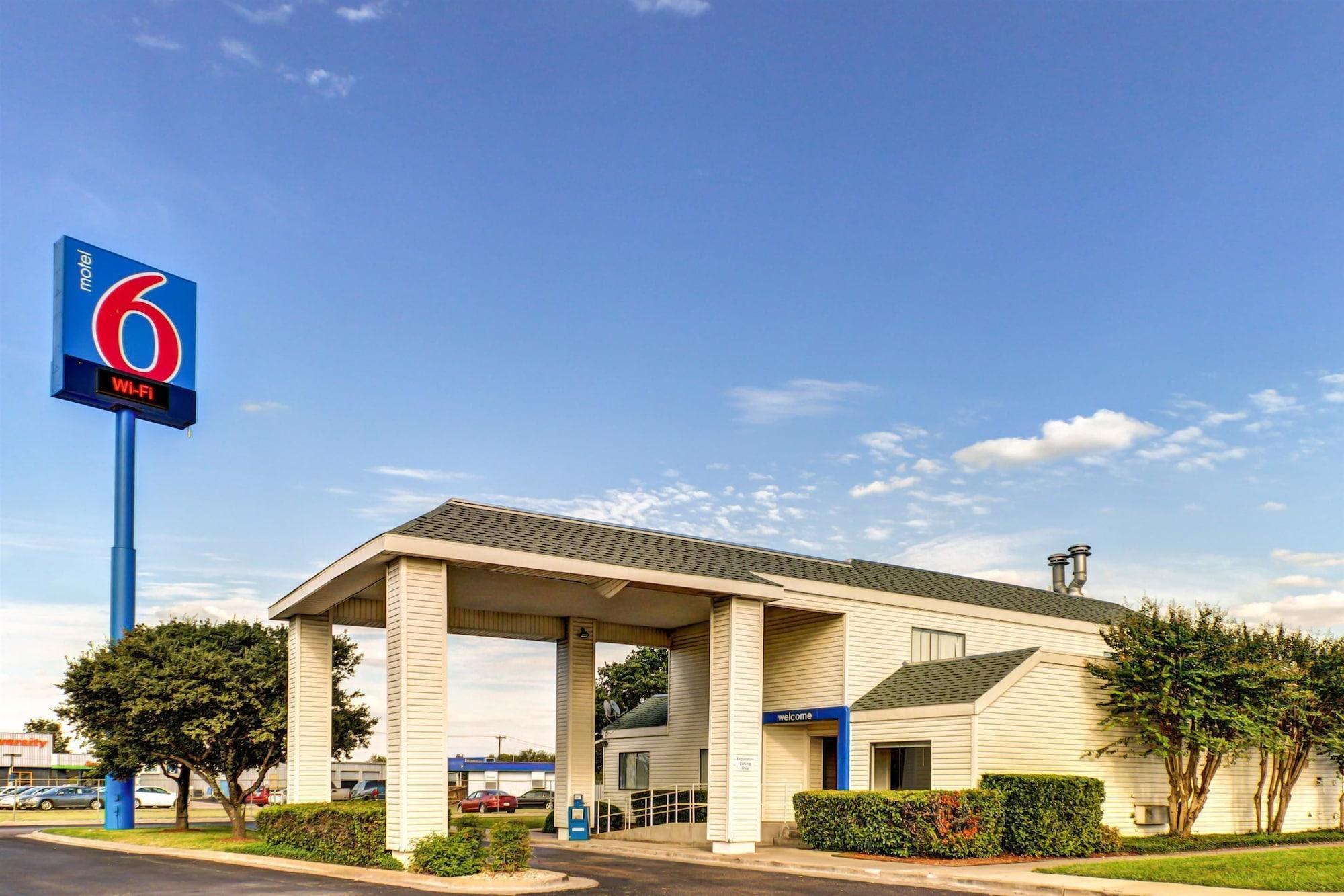 Days Inn By Wyndham Waco University Area エクステリア 写真